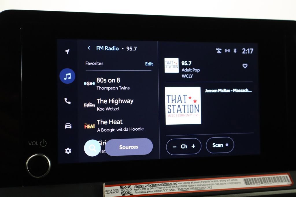 Used 2025 Toyota Prius XLE image 29