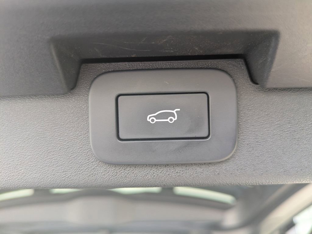 Certified 2025 Land Rover Discovery S image 15