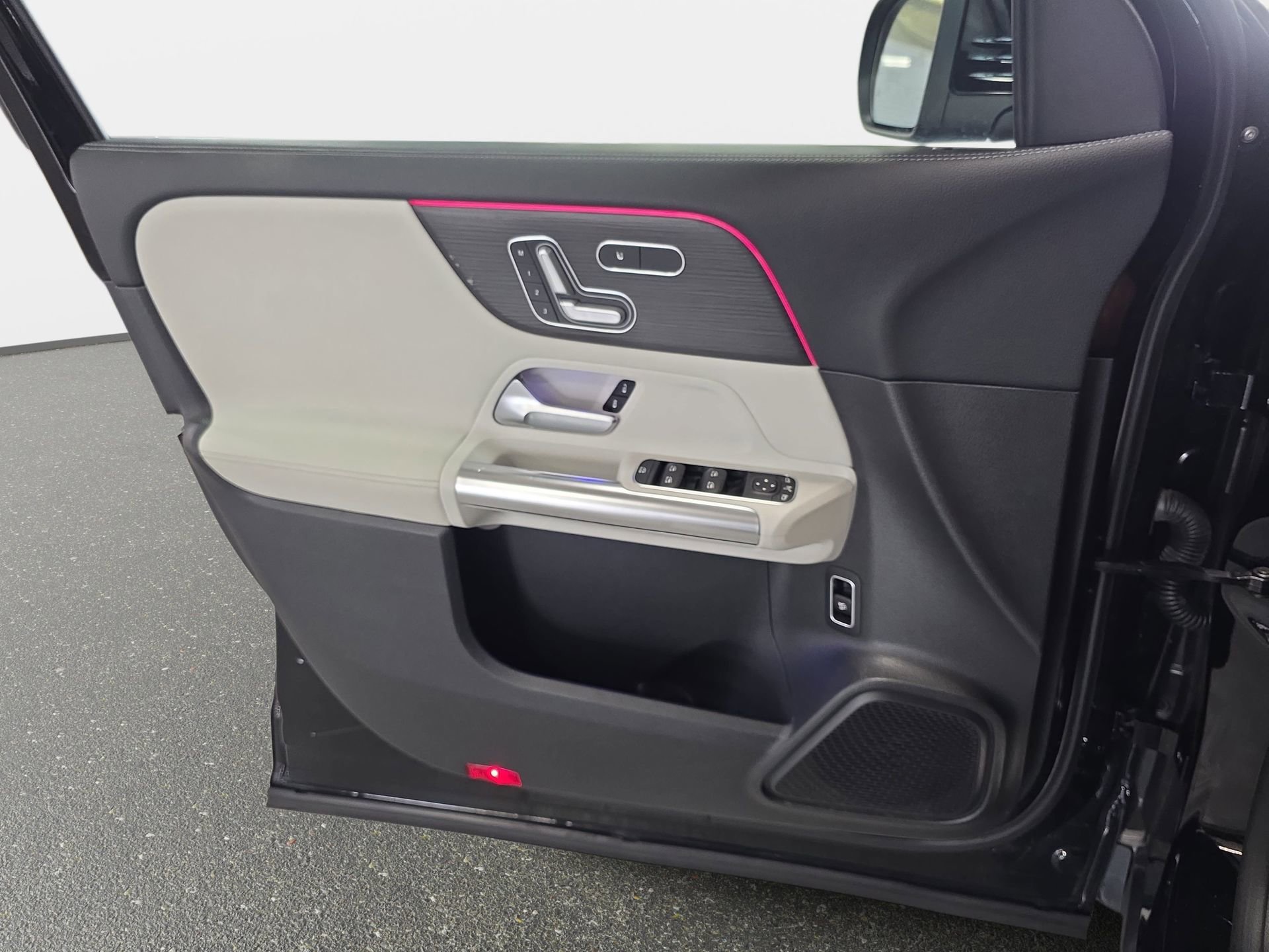 Used 2021 Mercedes-Benz GLA 250 4MATIC w/ AMG Line Exterior image 26