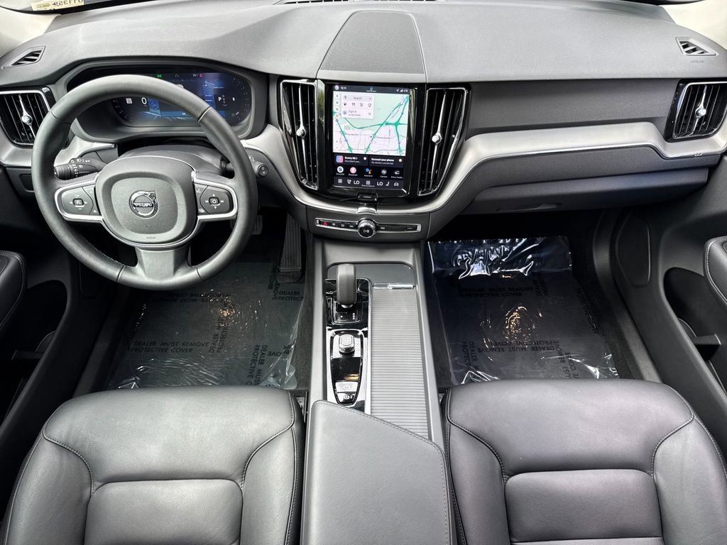 Certified 2025 Volvo XC60 B5 Core image 12