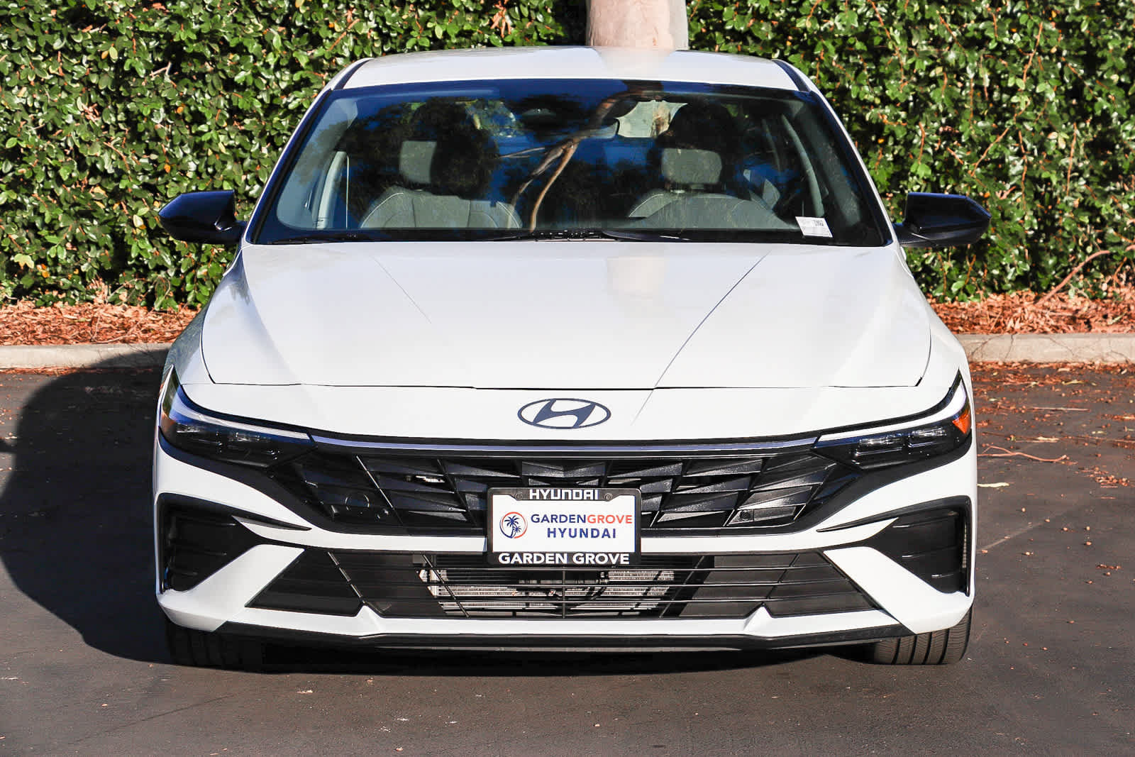 Used 2025 Hyundai Elantra SEL FWD image 2