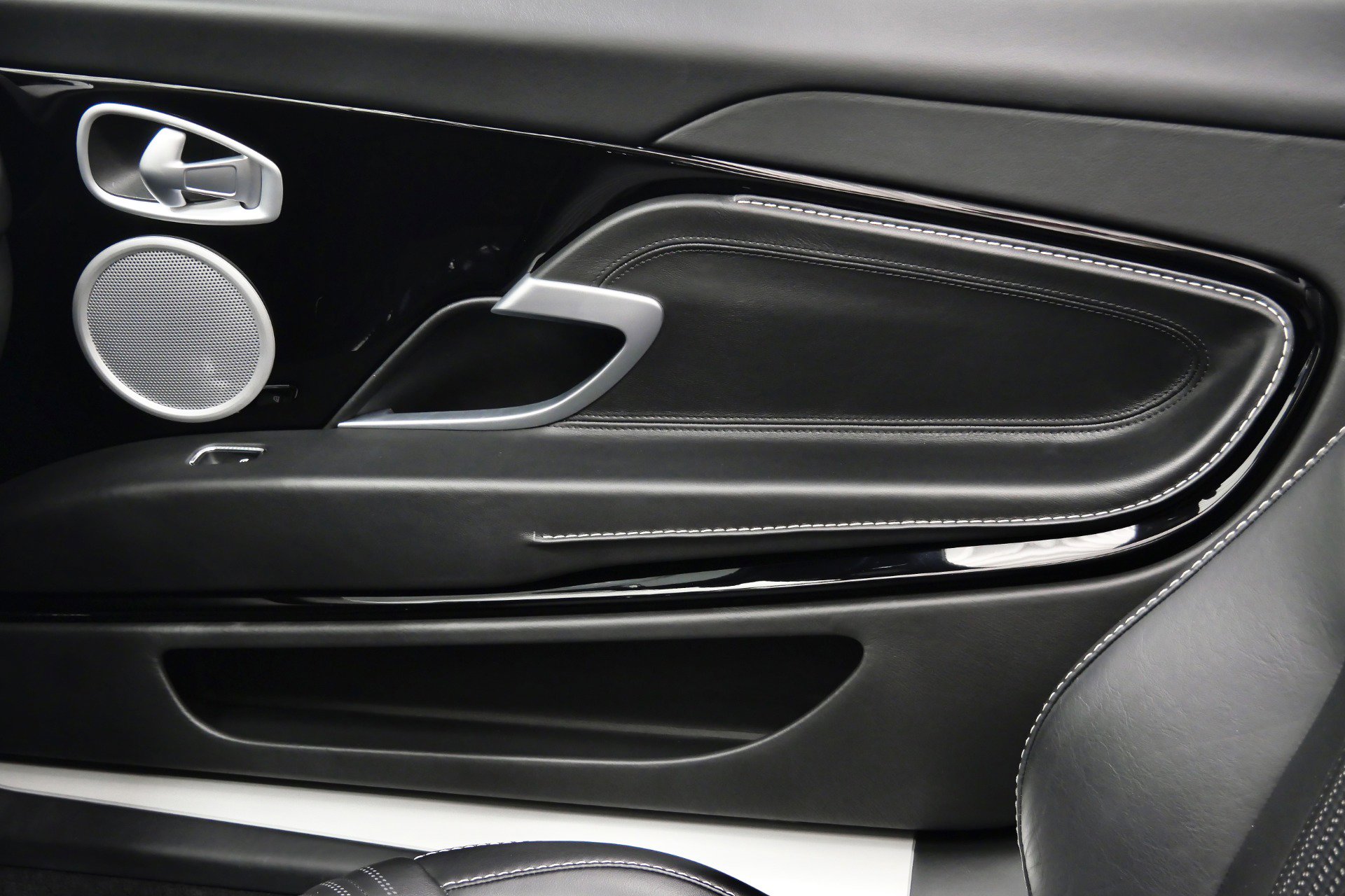 Used 2019 Aston Martin DB11 Volante image 31