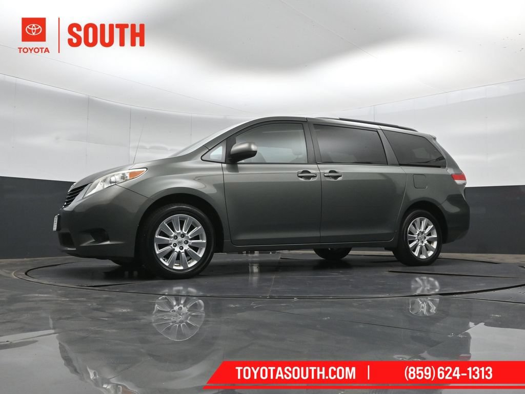 Used 2014 Toyota Sienna LE AWD/4WD image 37