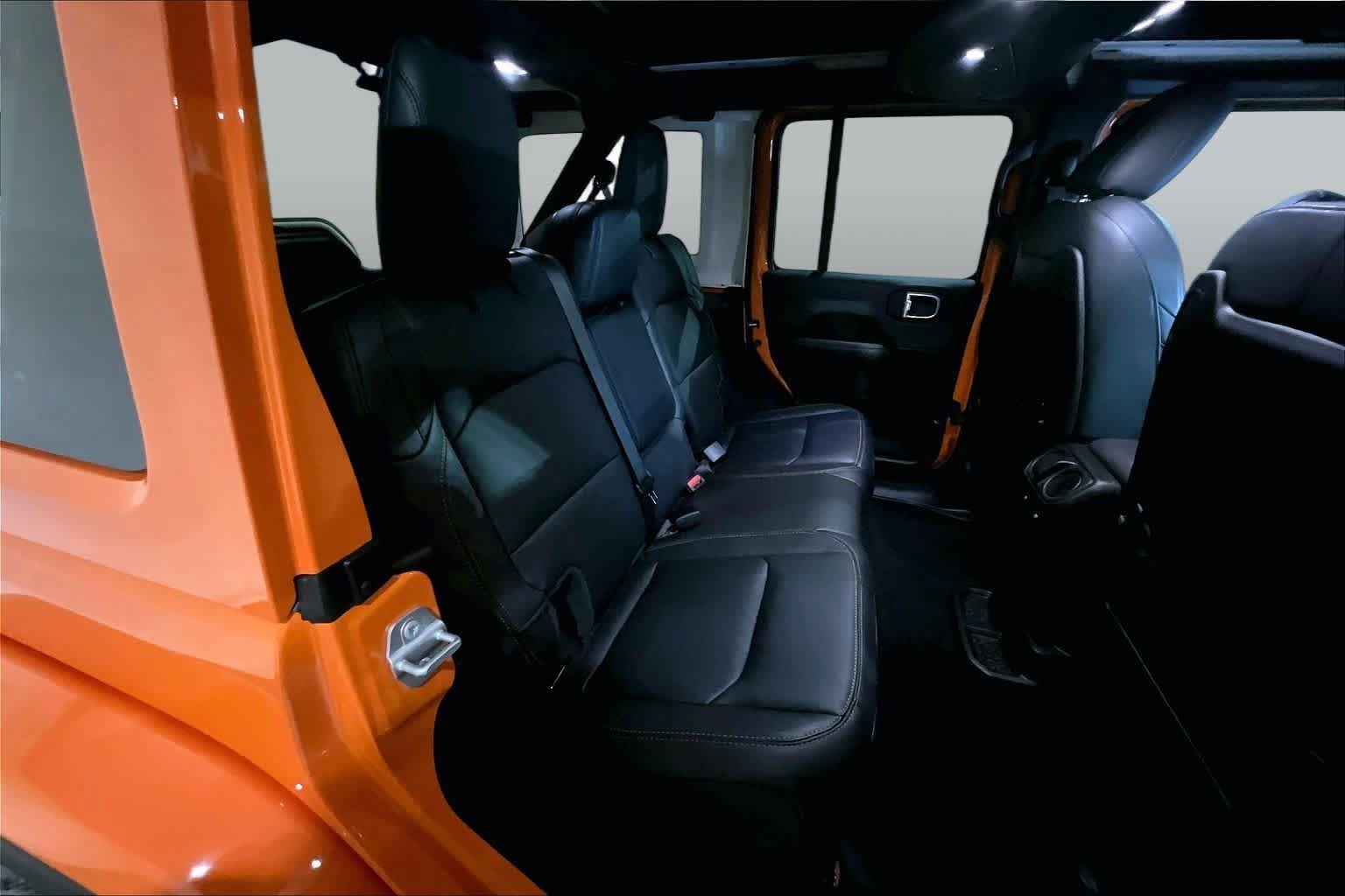 Used 2025 Jeep Wrangler Unlimited Sahara AWD/4WD image 18
