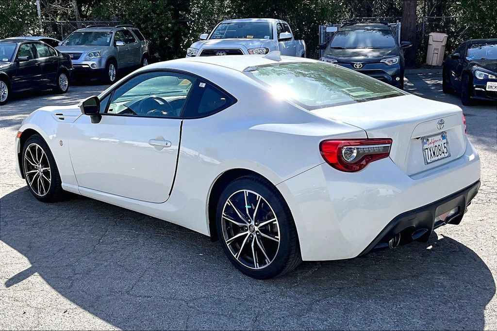 Used 2017 Toyota 86 RWD image 6