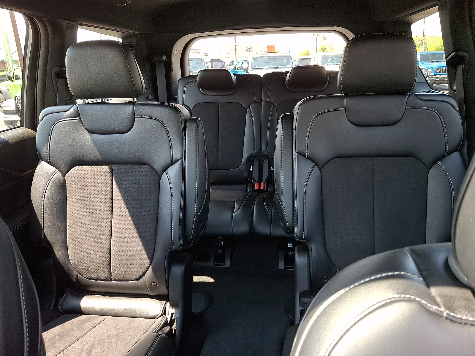 Certified 2023 Jeep Grand Cherokee L Laredo AWD/4WD image 20