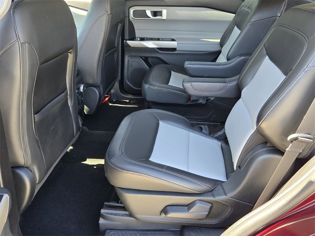 Used 2022 Ford Explorer XLT w/ Equipment Group 202A image 13