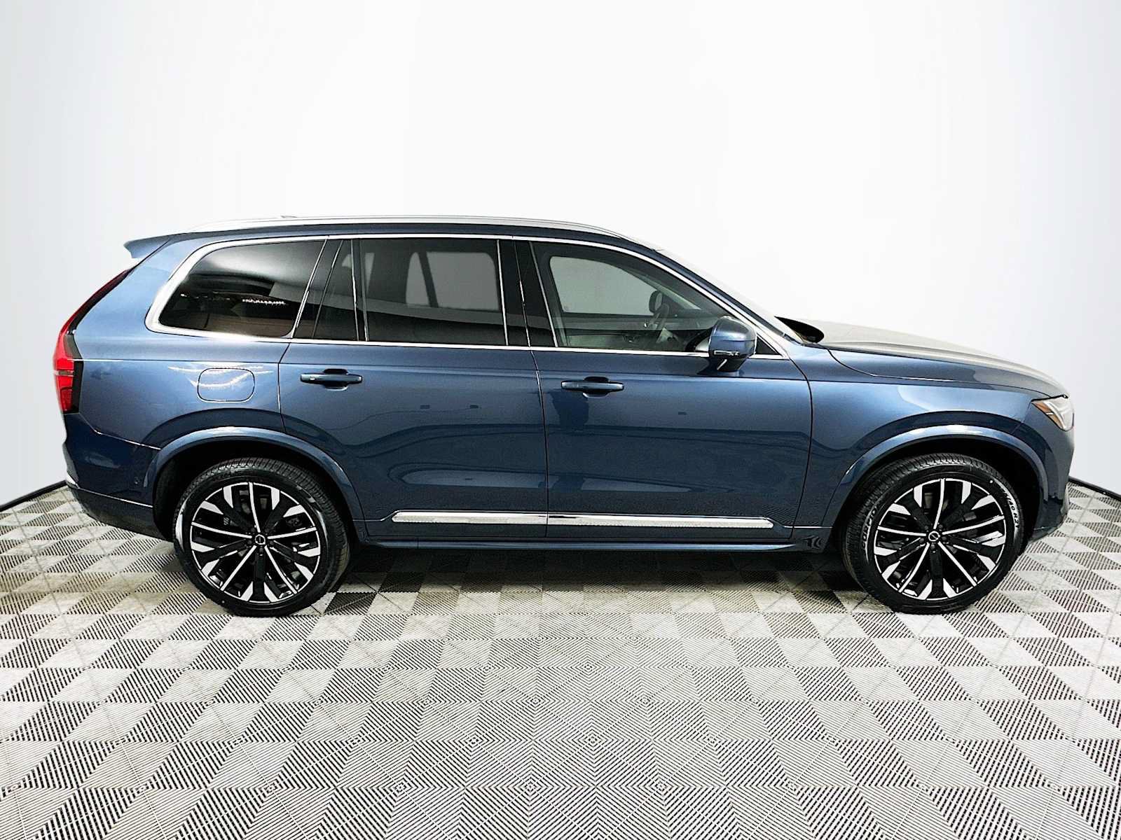 New 2026 Volvo XC90 T8 Ultra w/ Protection Package AWD/4WD image 8