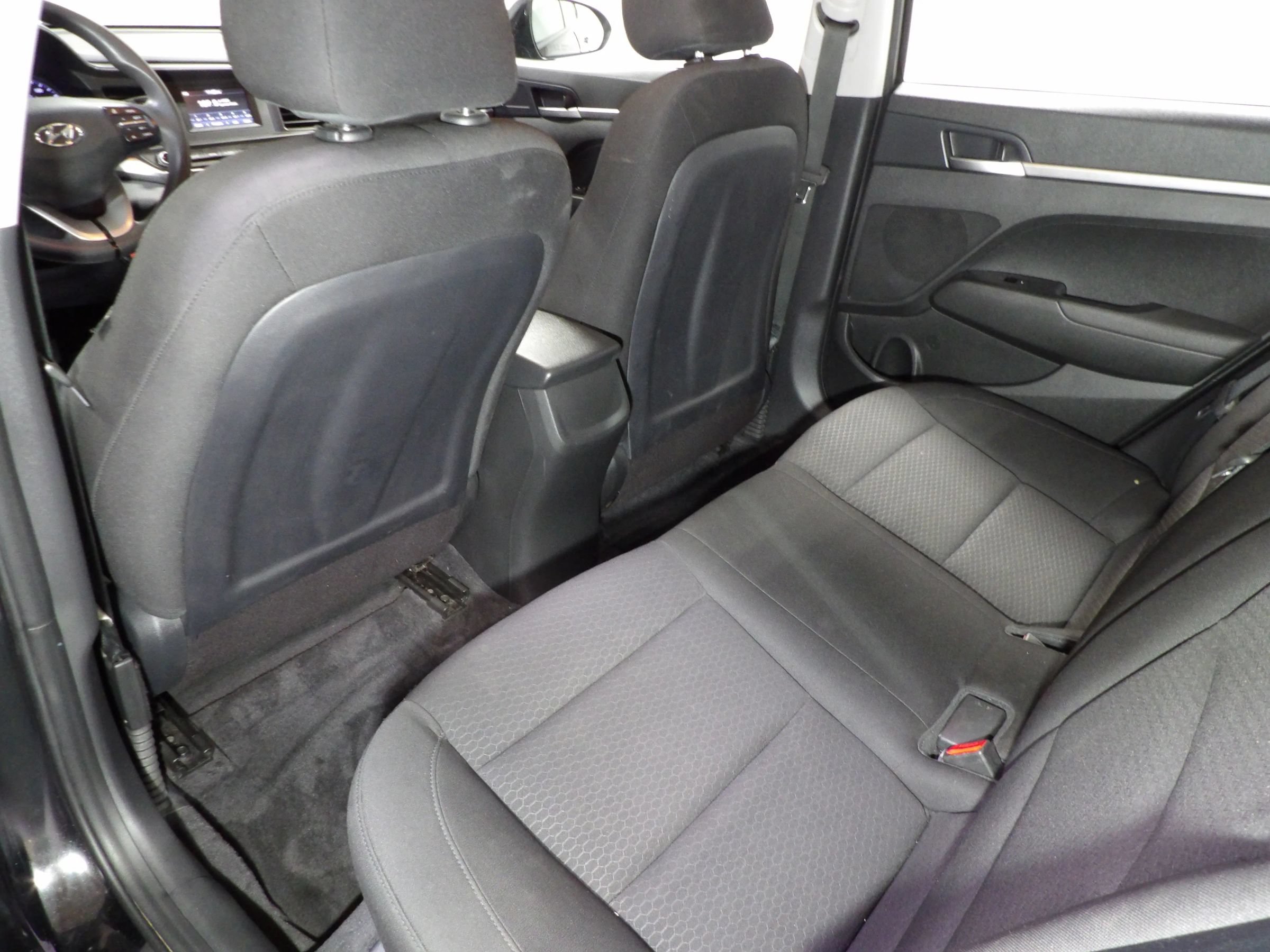 Used 2020 Hyundai Elantra SE w/ Cargo Package (C1) FWD image 10