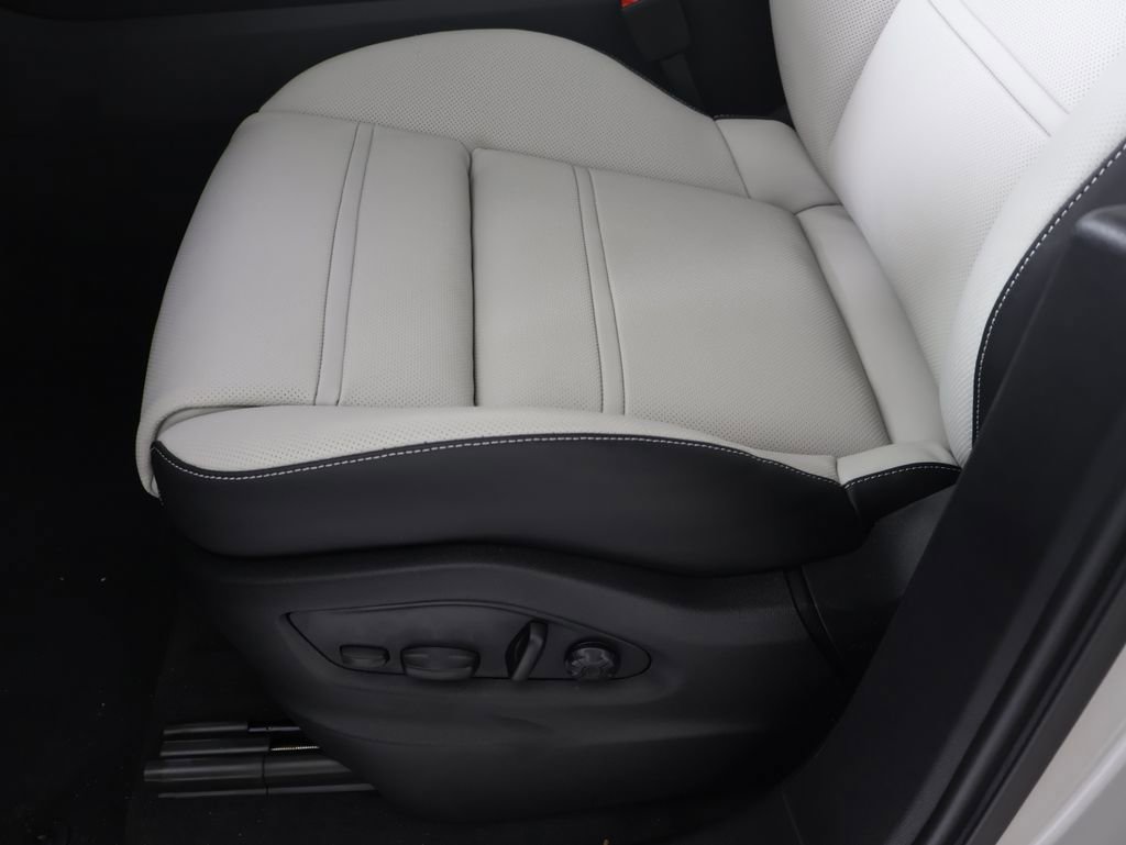 New 2026 Porsche Cayenne E-Hybrid image 17