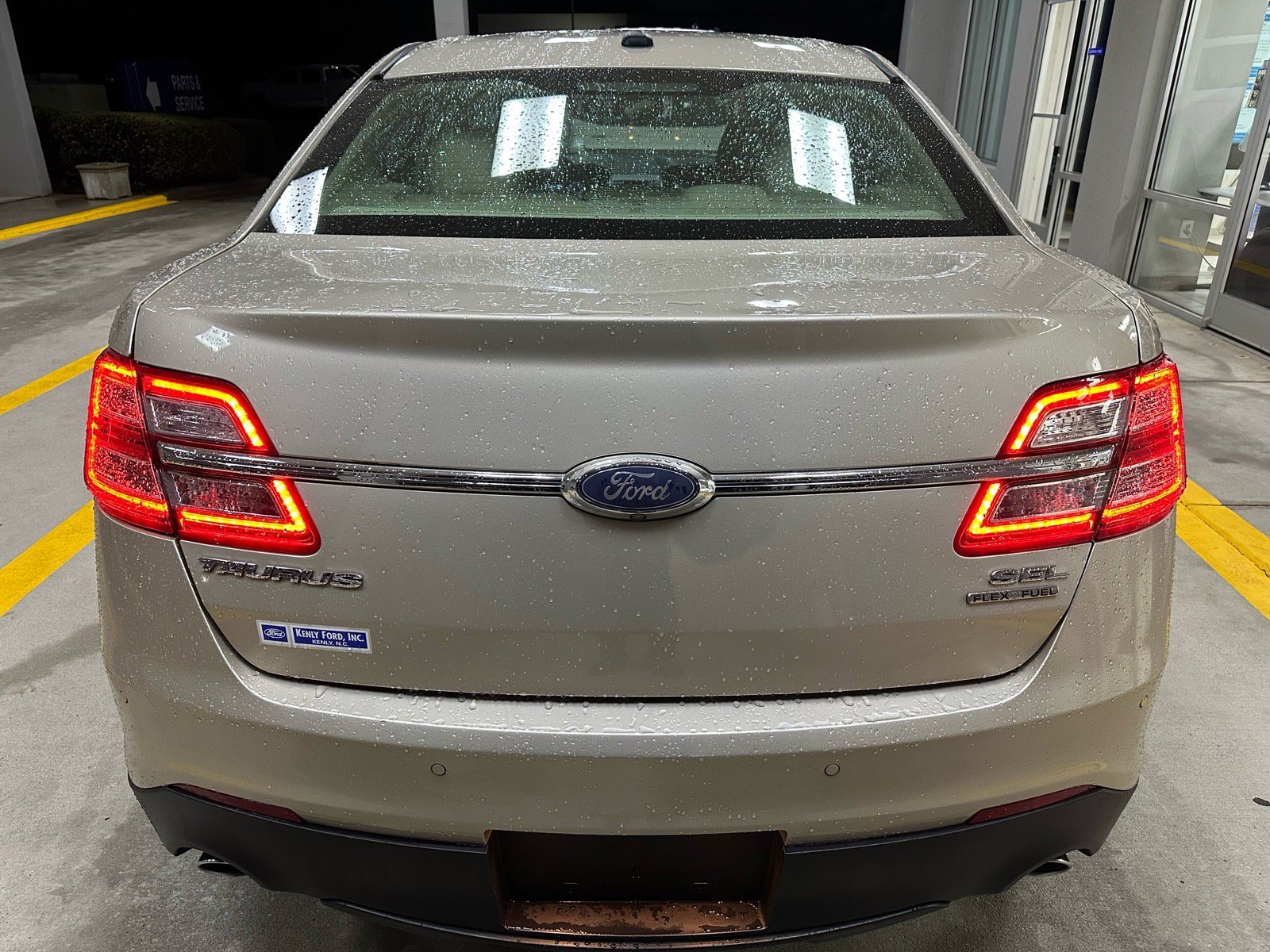 Used 2018 Ford Taurus SEL image 11