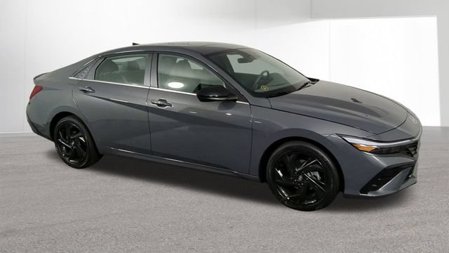 New 2026 Hyundai Elantra SEL Sport Premium FWD image 2