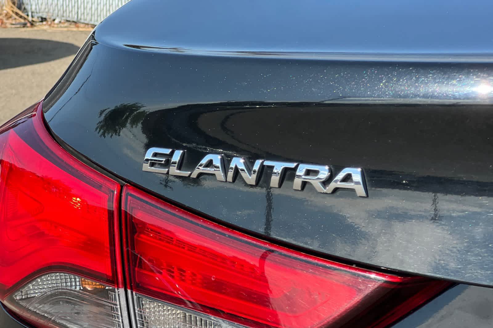Used 2016 Hyundai Elantra SE FWD image 24