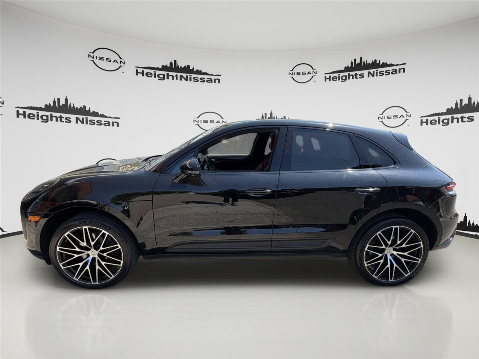 Used 2023 Porsche Macan Turbo AWD/4WD image 2