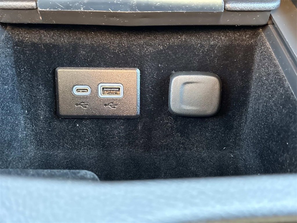 Used 2023 Cadillac XT4 Premium Luxury image 34