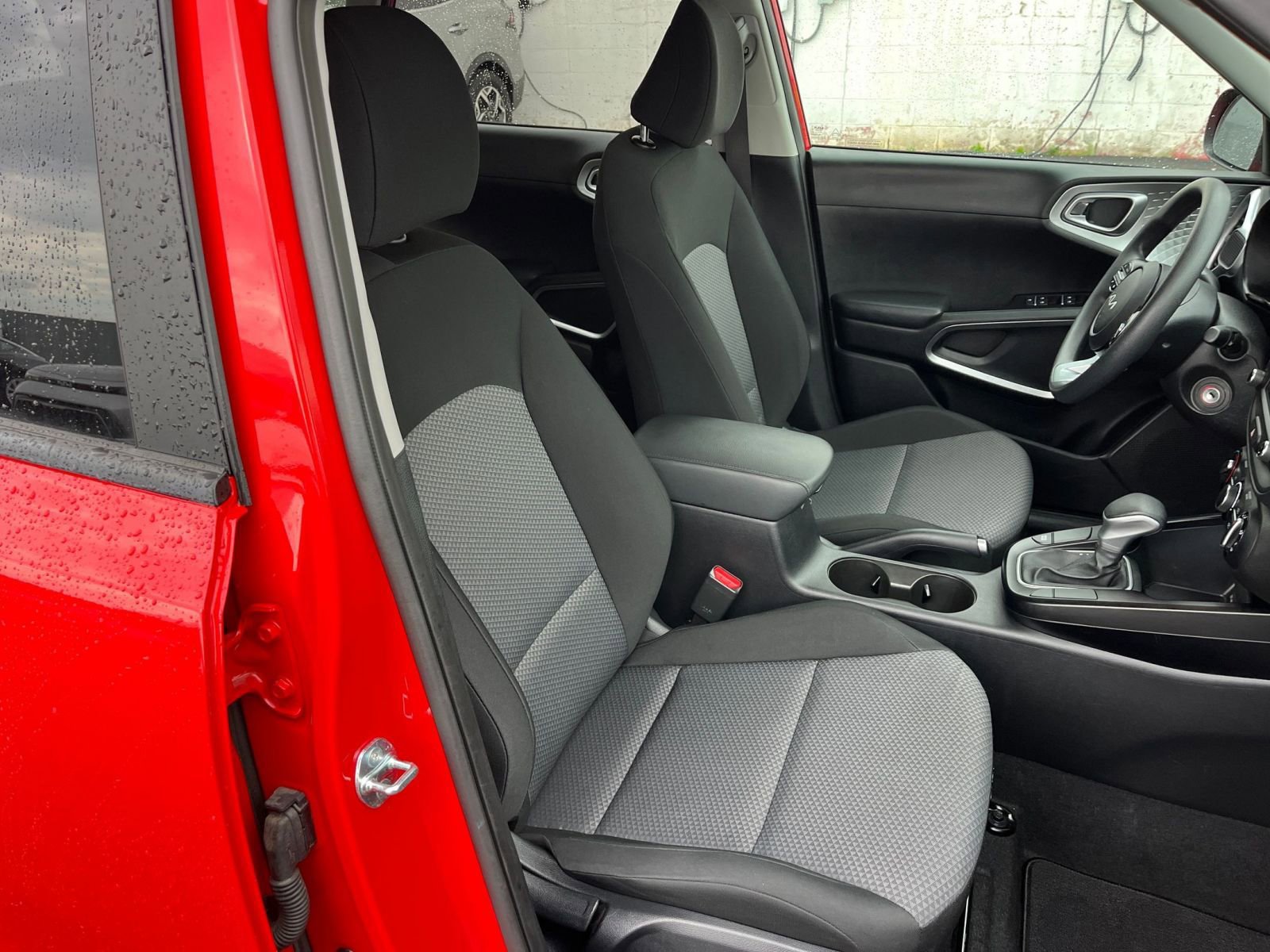 Used 2025 Kia Soul LX w/ LX Technology Package FWD image 34
