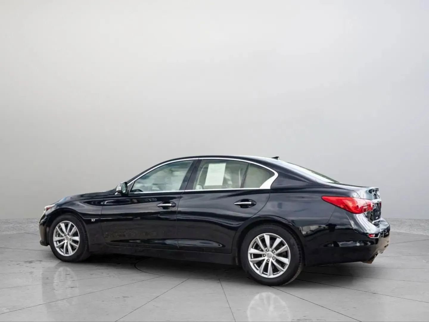 Used 2015 INFINITI Q50 w/ Moonroof Package image 4