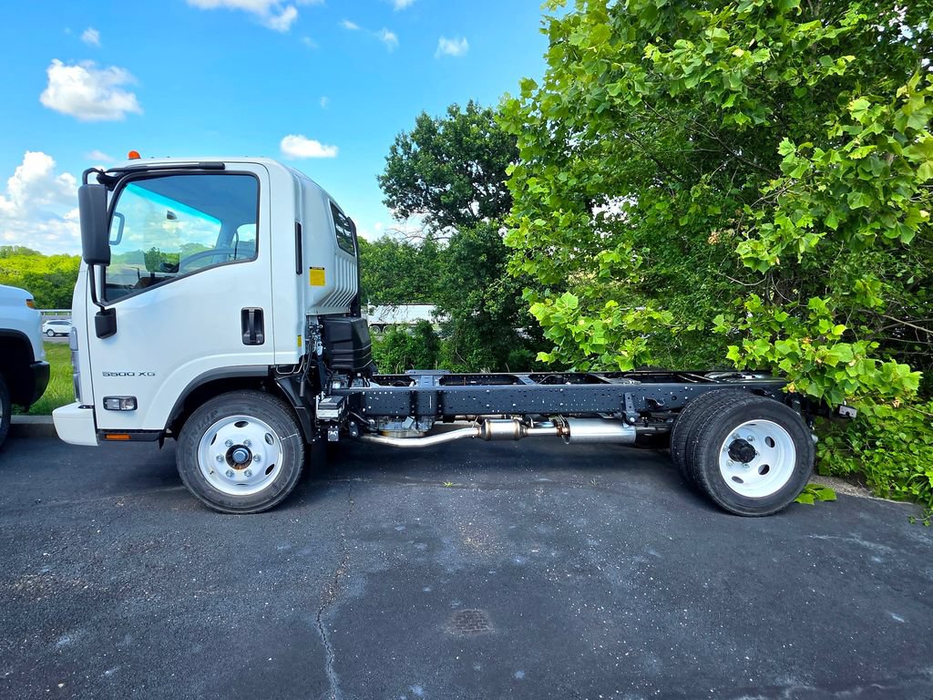 Used 2024 Chevrolet Low Cab Forward 5500XG RWD image 3