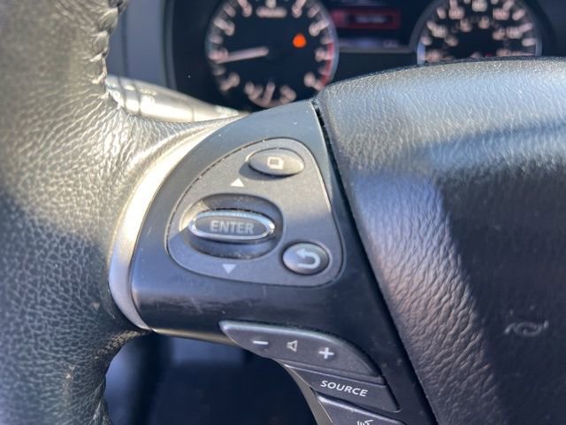 Used 2017 Nissan Pathfinder SV image 14