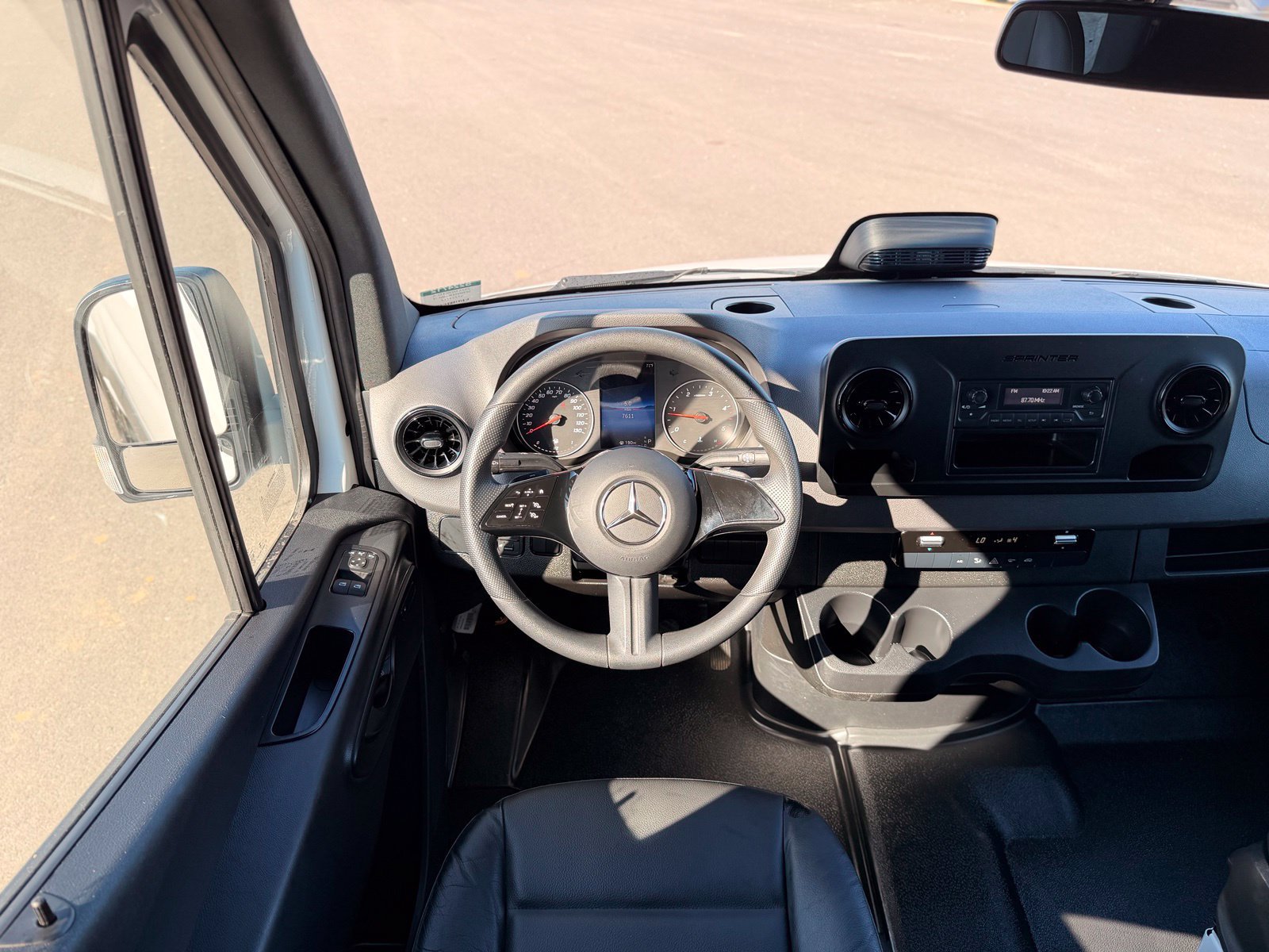 Used 2025 Mercedes-Benz Sprinter 2500 image 25