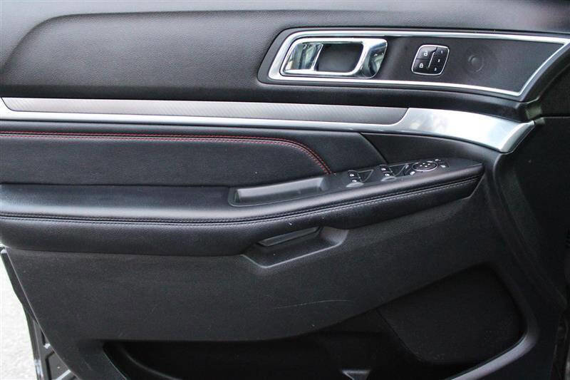 Used 2017 Ford Explorer Sport w/ Equipment Group 401A image 13