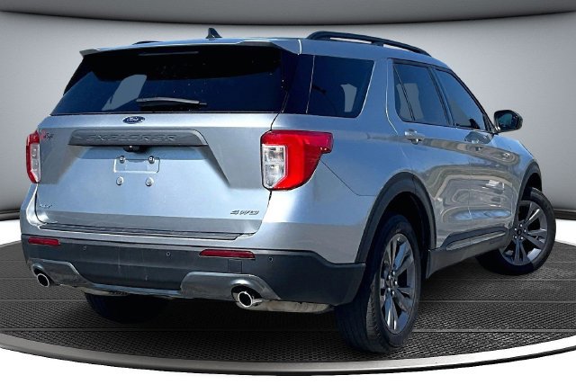 Used 2024 Ford Explorer XLT w/ Equipment Group 202A AWD/4WD image 6