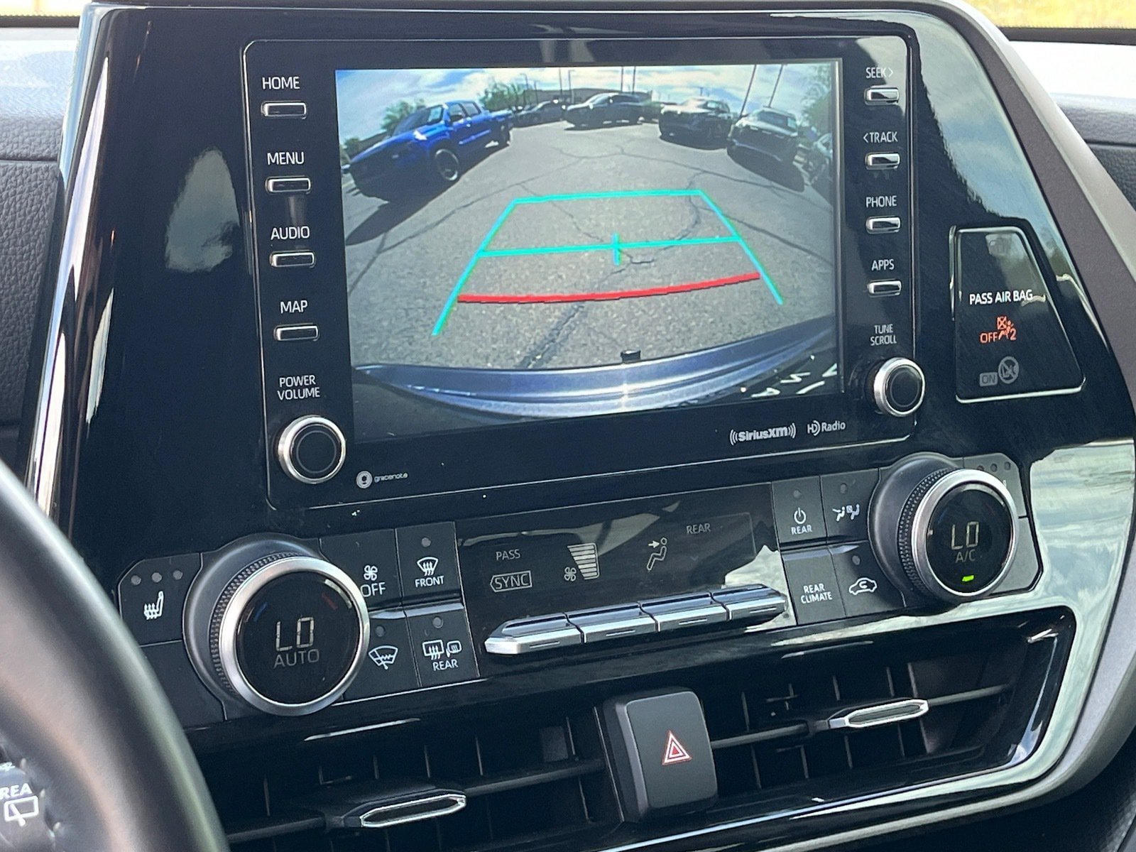 Used 2021 Toyota Highlander XLE FWD image 25