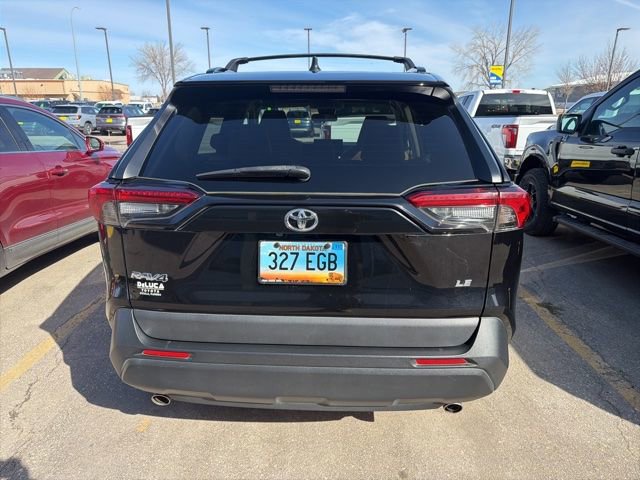 Used 2021 Toyota RAV4 LE image 5