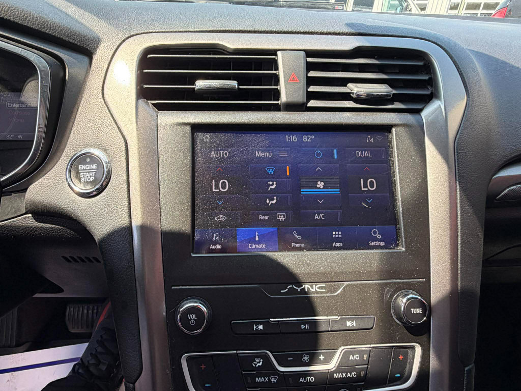 Used 2020 Ford Fusion SE image 10