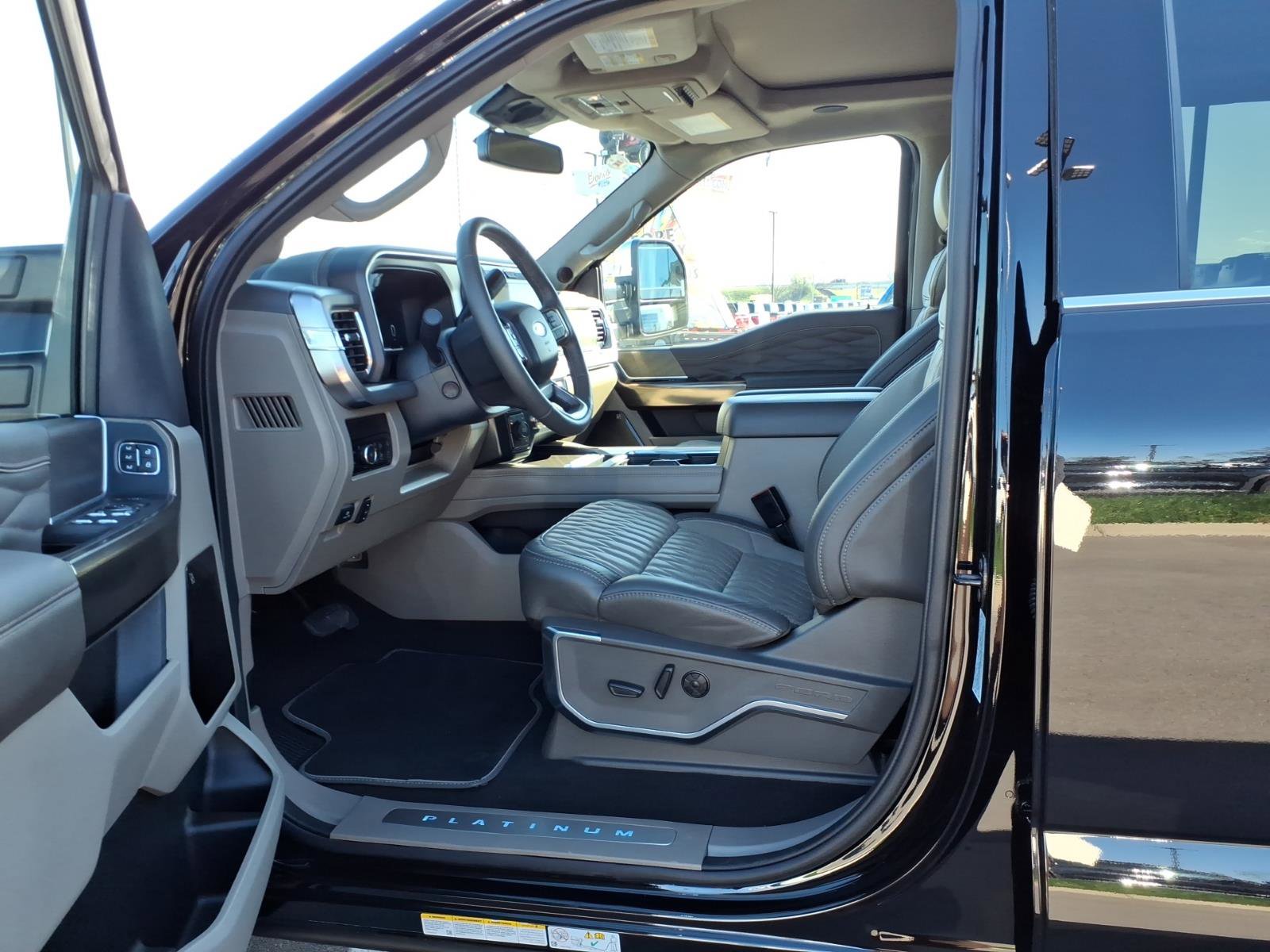 Used 2025 Ford F450 Platinum w/ Platinum Plus Package image 12