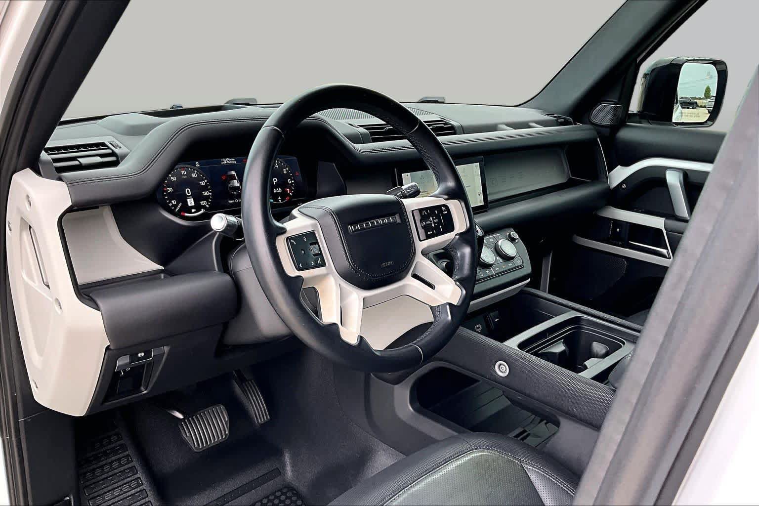 Used 2022 Land Rover Defender 110 X-Dynamic HSE AWD/4WD image 16
