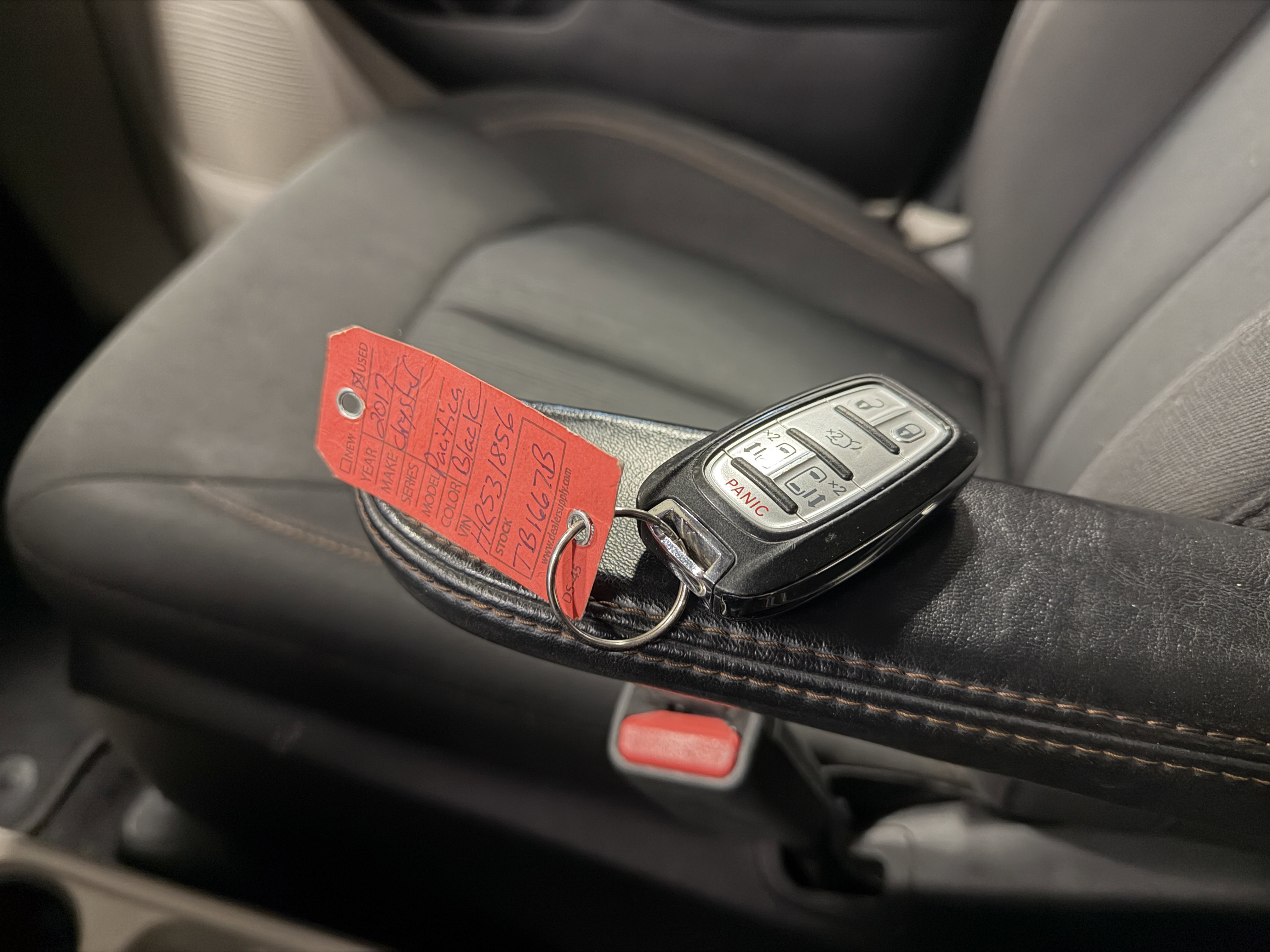 Used 2017 Chrysler Pacifica Touring w/ Tire & Wheel Group image 12