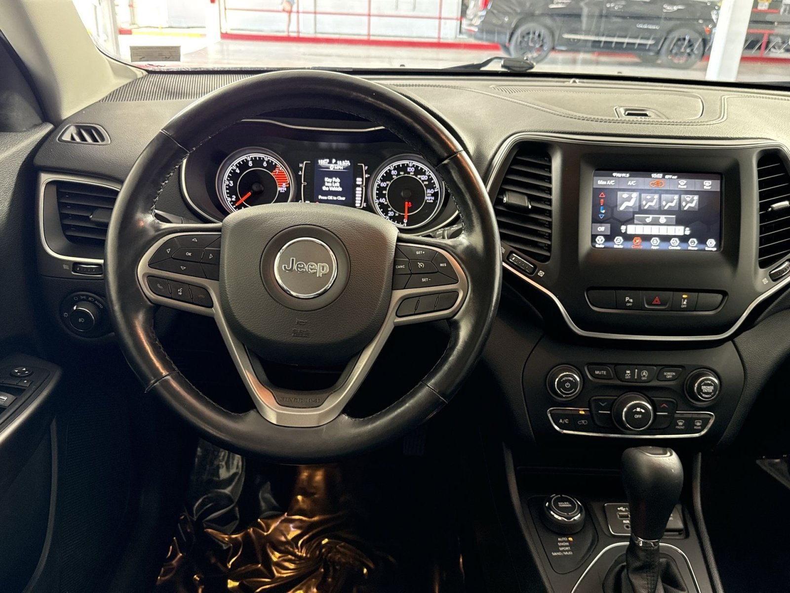 Used 2021 Jeep Cherokee Latitude Lux w/ Sun & Sound Group AWD/4WD image 16