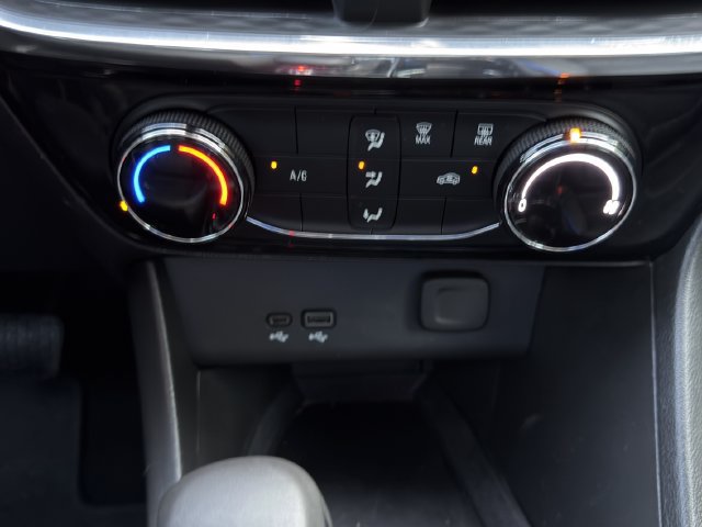 Certified 2025 Buick Encore GX Sport Touring FWD image 19