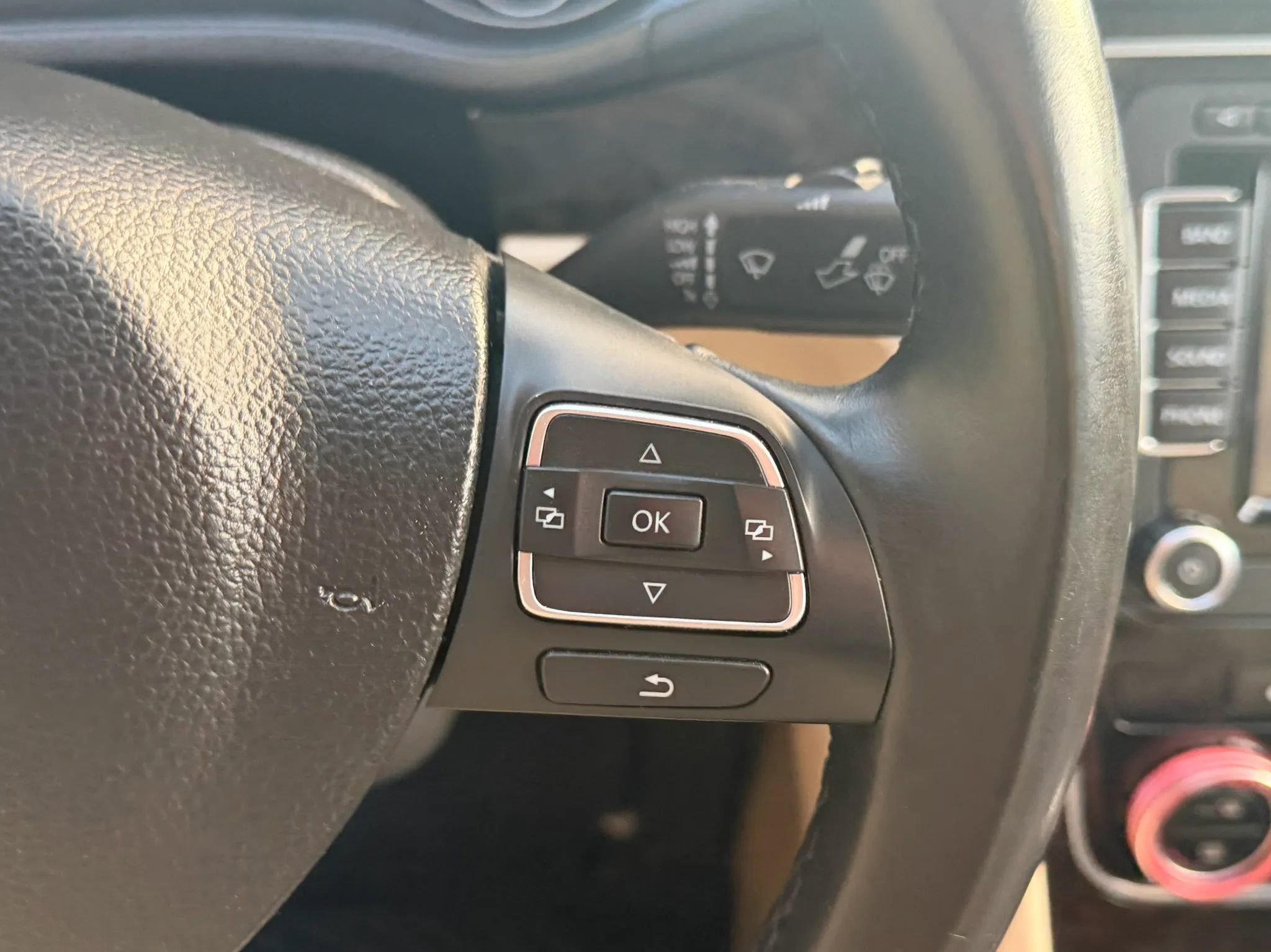 Used 2014 Volkswagen Passat TDI SEL Premium image 20