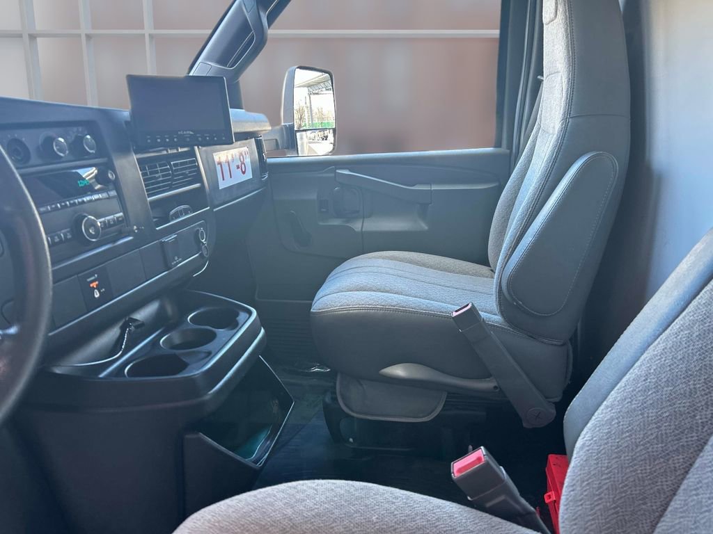 Used 2016 Chevrolet Express 3500 RWD image 22
