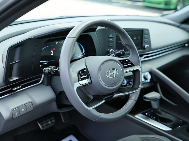 Used 2025 Hyundai Elantra Sport FWD image 17