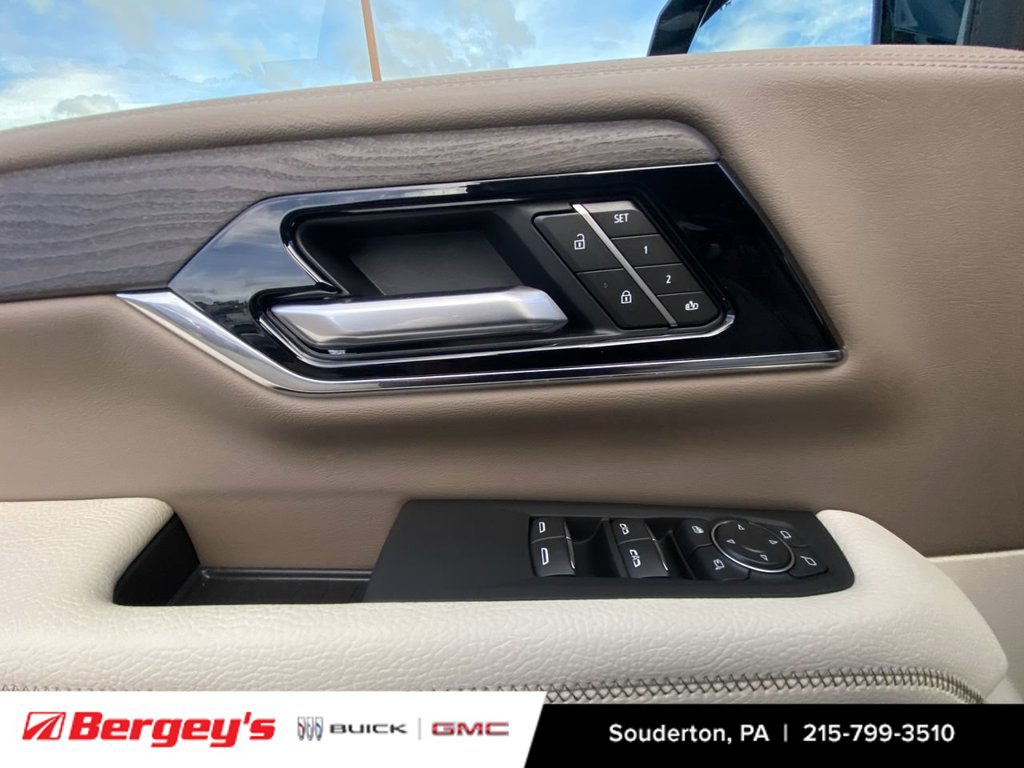 New 2026 GMC Yukon Denali w/ Denali Reserve Package AWD/4WD image 25