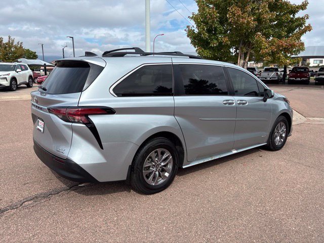 Used 2021 Toyota Sienna XLE FWD image 7