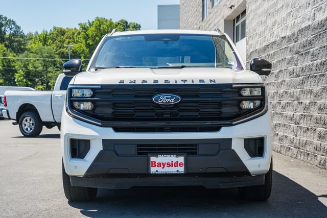 Used 2025 Ford Expedition Active AWD/4WD image 3