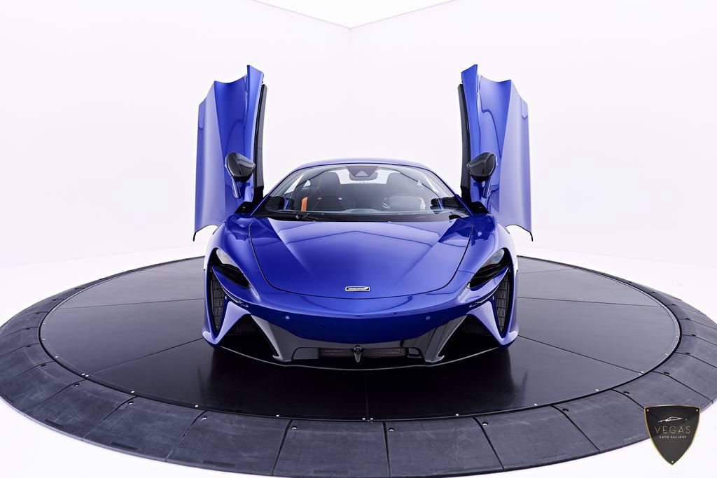 Used 2025 McLaren Artura RWD image 21