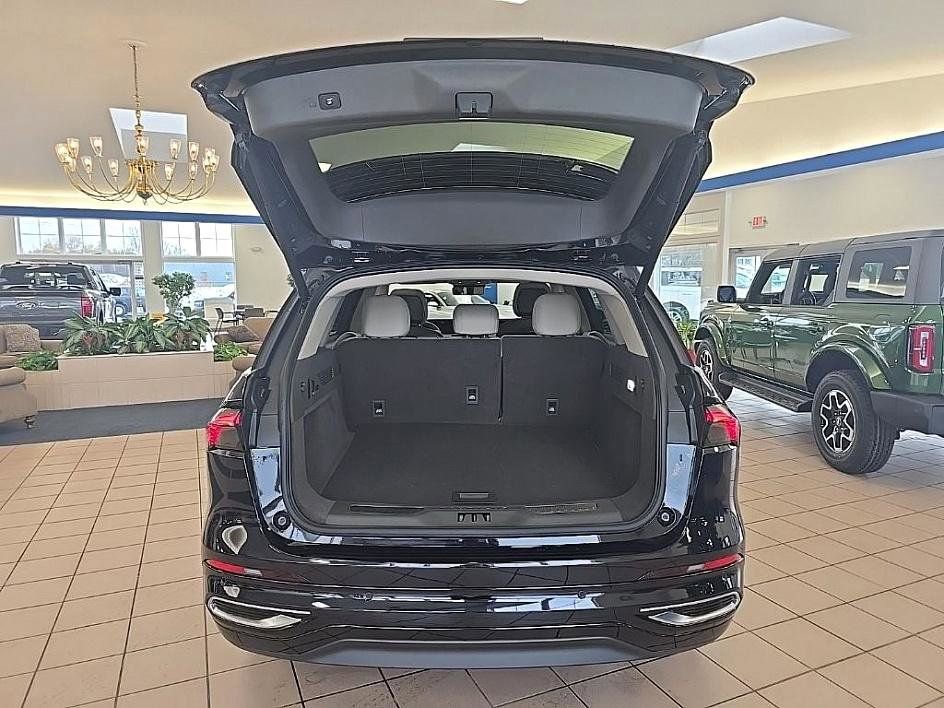 Used 2025 Lincoln Nautilus Reserve image 30