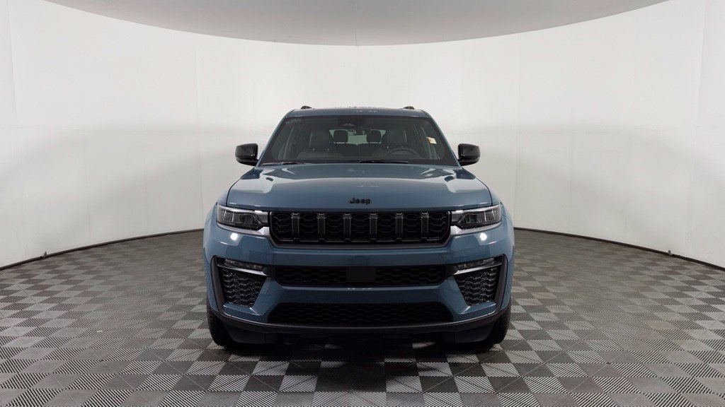 New 2027 Jeep Grand Cherokee L Limited AWD/4WD image 2