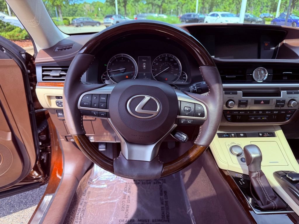 Used 2016 Lexus ES 350 w/ Luxury Package w/Wood Trim FWD image 20