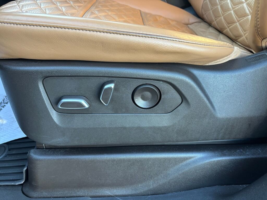 Used 2023 Cadillac Escalade Premium Luxury image 24