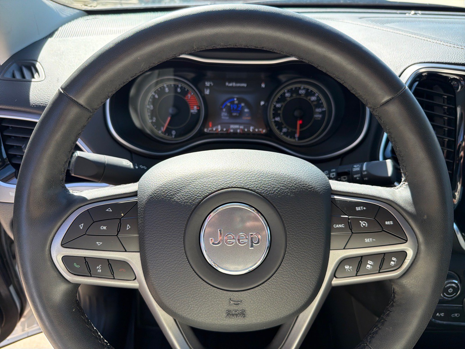 Used 2022 Jeep Cherokee Limited w/ Elite Package AWD/4WD image 16