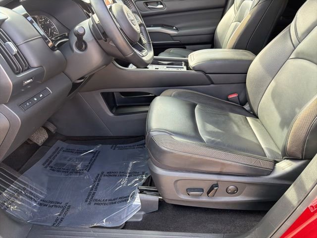 Used 2024 Nissan Pathfinder SL w/ SL Premium Package image 18