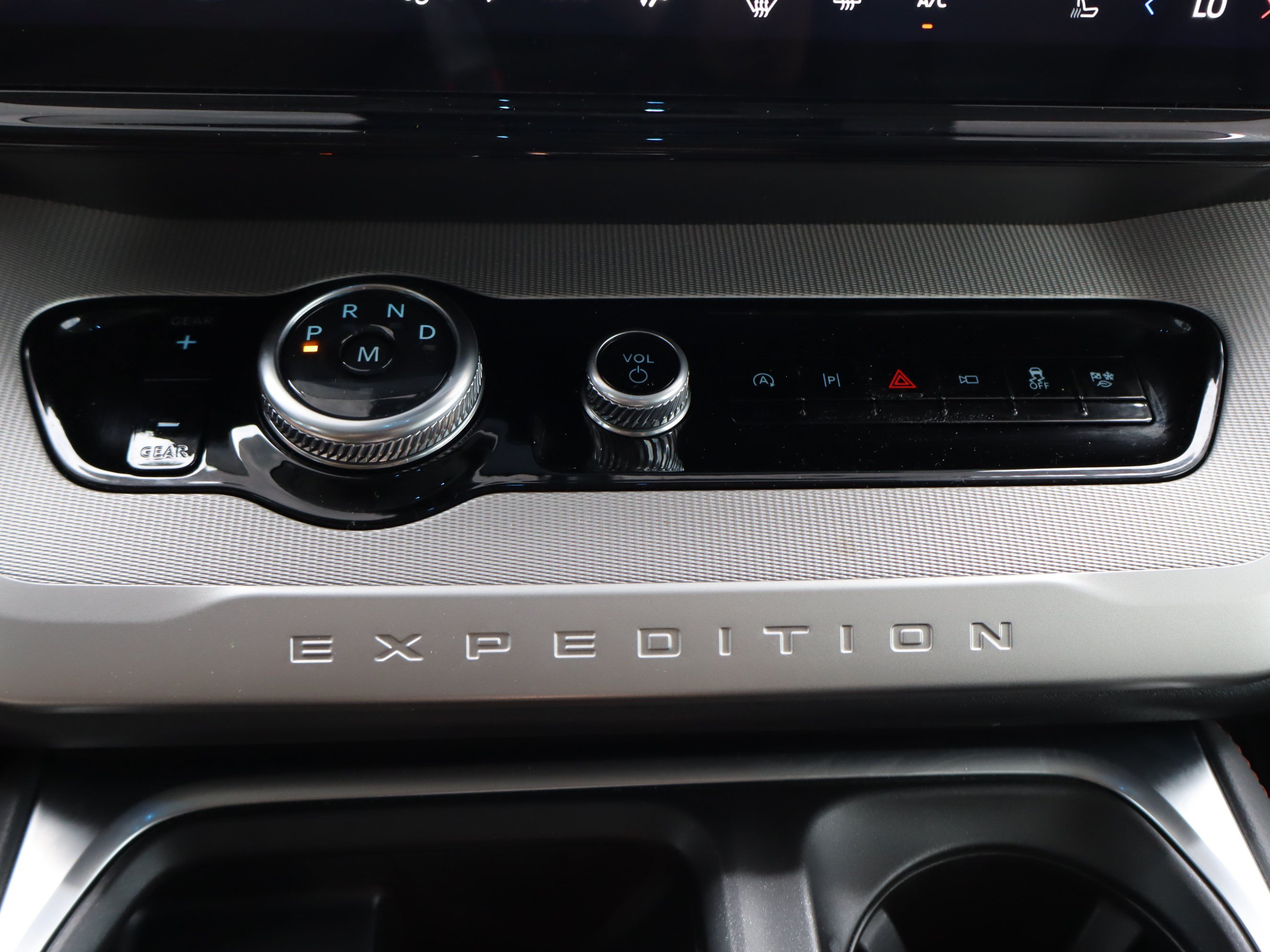 Used 2025 Ford Expedition Active RWD image 30