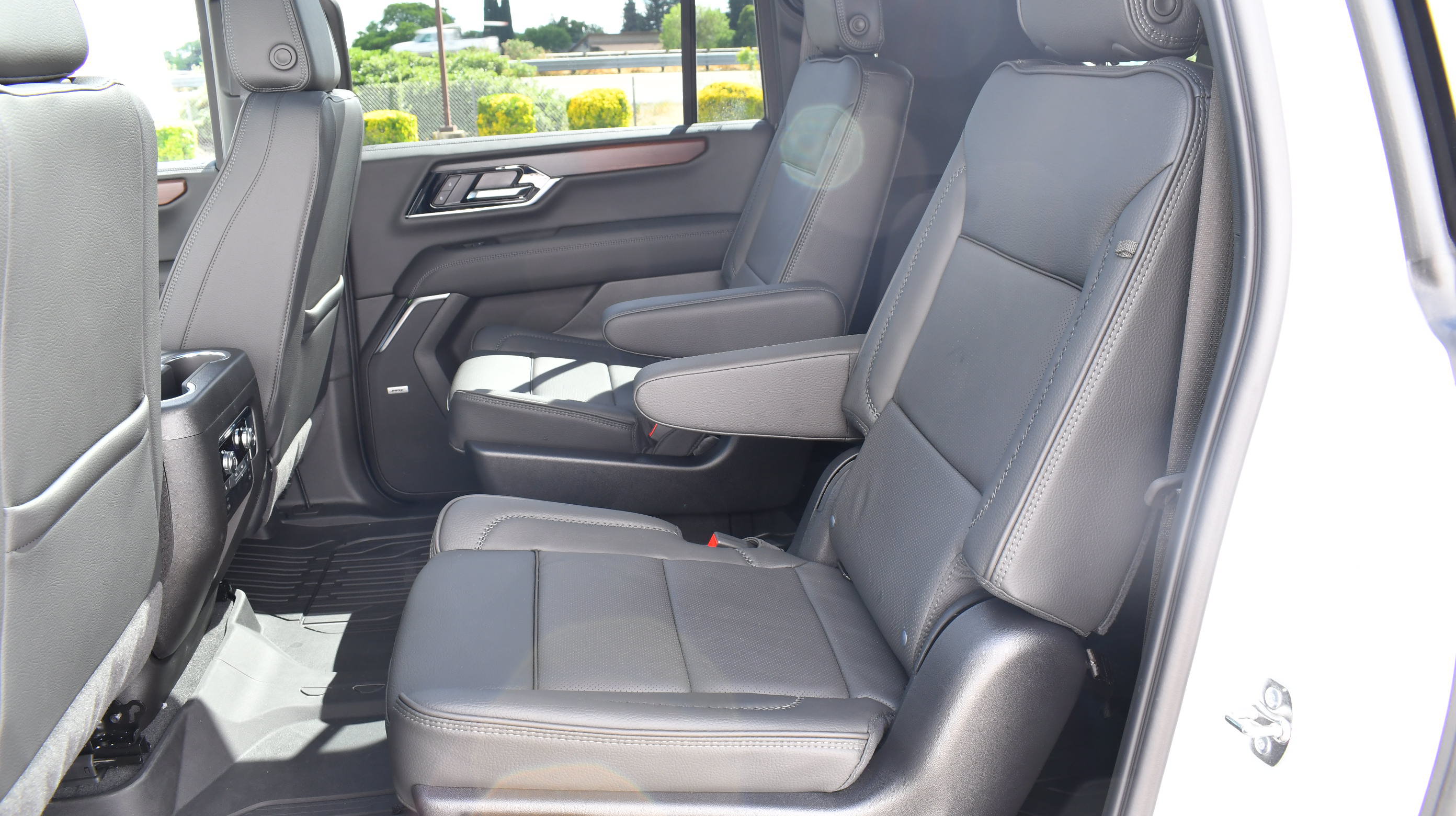 New 2026 GMC Yukon XL Denali w/ Sun & Power Step Package AWD/4WD image 30