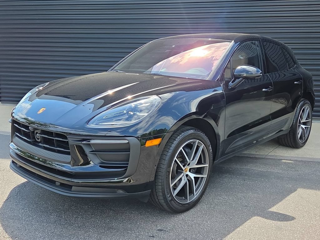 Certified 2026 Porsche Macan AWD/4WD image 1